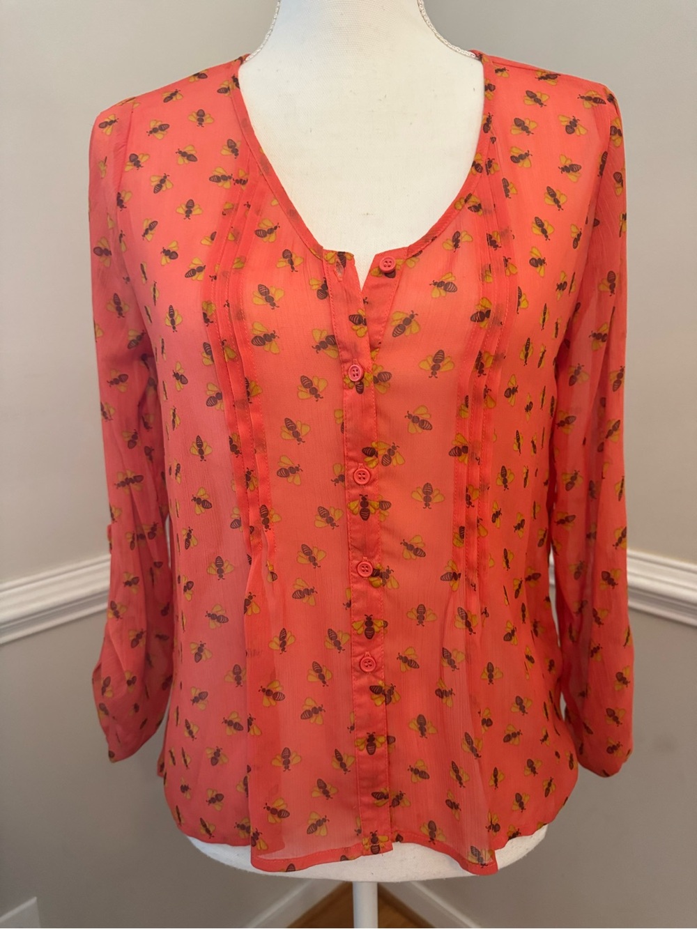 Mossimo Supply Co. Coral Button-Front Blouse with Bee Print Size M